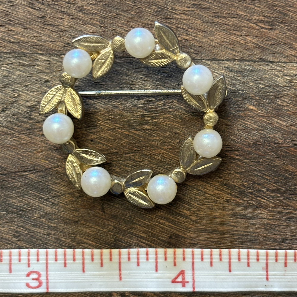 Faux Pearl Leaf Wreath Brooch Gold Tone